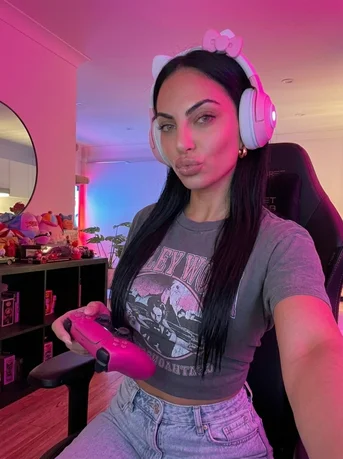 Kira Valee